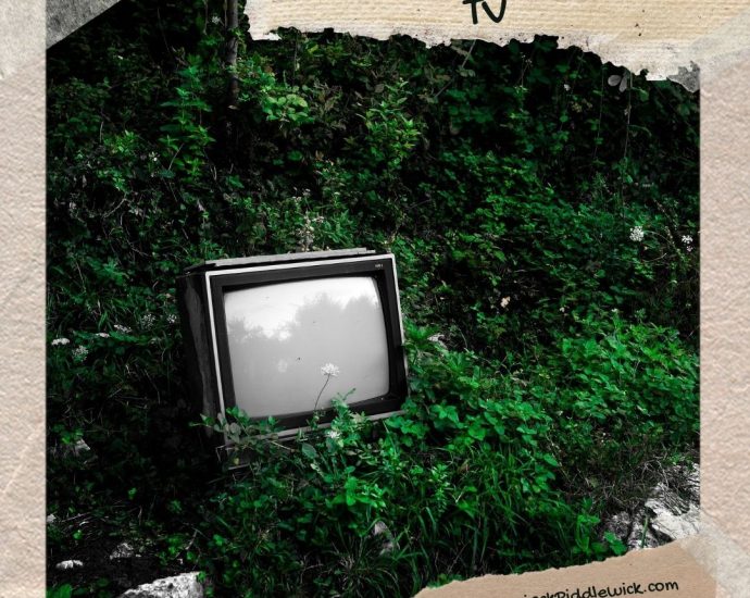 I have never owned a television. A very real curiosity in this day when TV's dominate the living room. Buy why? We delve here at PumpjackPiddlewick